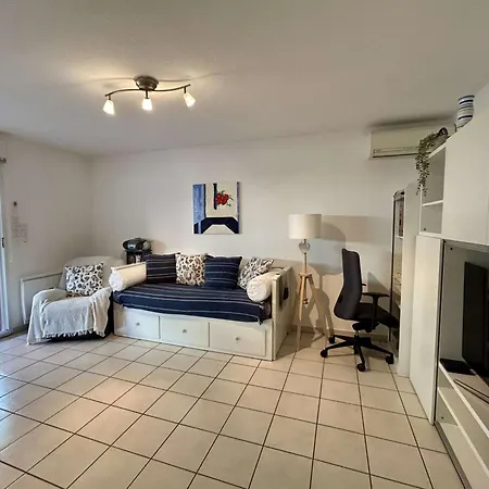 Moderne Avec Parking Et Wifi - Fr-1-553-335 *